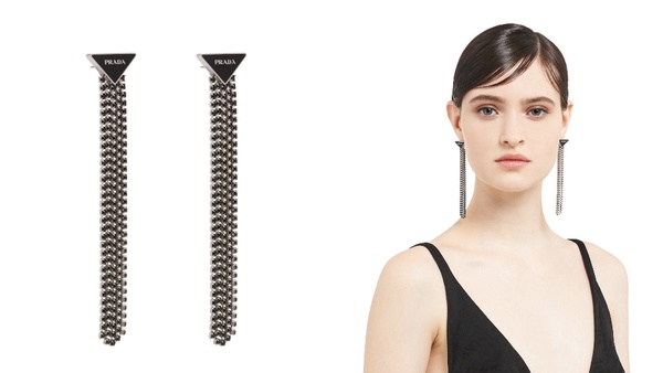PRADA Smalto Jewels系列飾品登場!經典「三角標飾品」超吸睛,乾淨利落更時尚