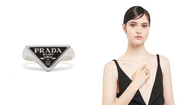 PRADA Smalto Jewels系列飾品登場!經典「三角標飾品」超吸睛,乾淨利落更時尚