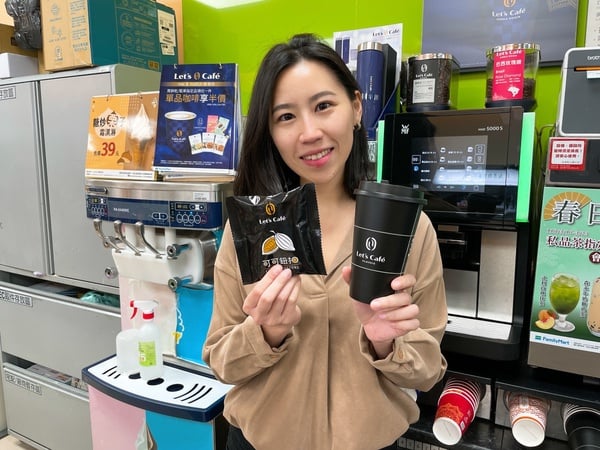 全家Let's Café新品「熱經典摩卡」上市