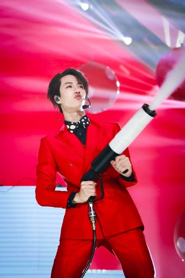 男明星嘟嘴1：王一博