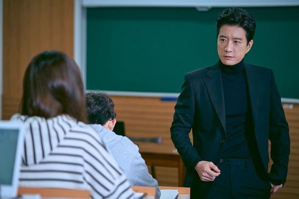 NETFLIX 4月片單推薦！破億懸疑國片《緝魂》、奇幻鉅作《太陽召喚》必看！