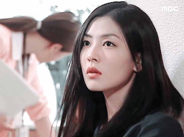 《上流戰爭2》金素妍「濃顏系」長相超絕!韓娛6位濃顏系美女,NANA、周子瑜美得好搶眼