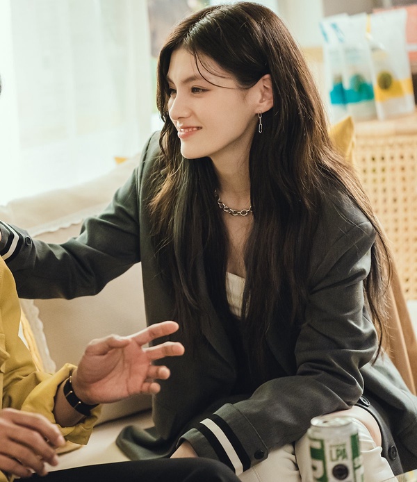 《上流戰爭2》金素妍「濃顏系」長相超絕!韓娛6位濃顏系美女,NANA、周子瑜美得好搶眼
