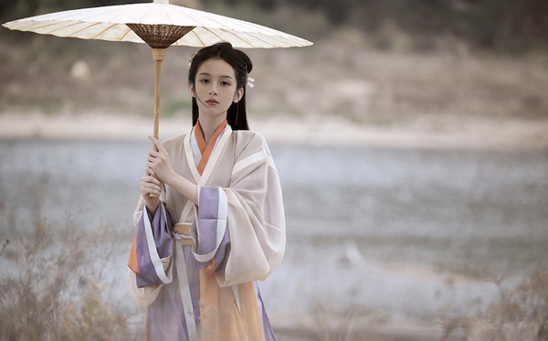95後最美古裝小花2:周也《山河令》