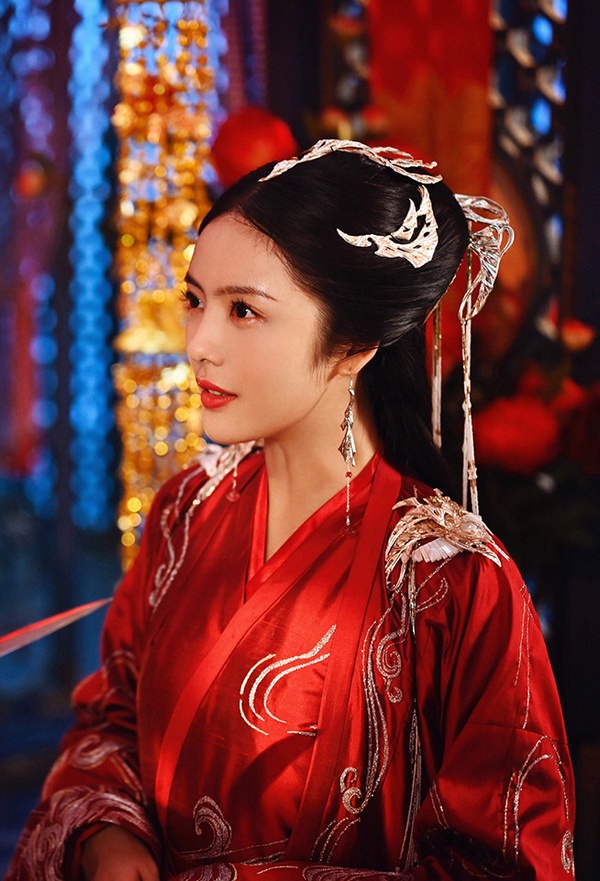 2021古裝劇「紅衣美人」8：蔡文靜 飾演《玲瓏》銀妝