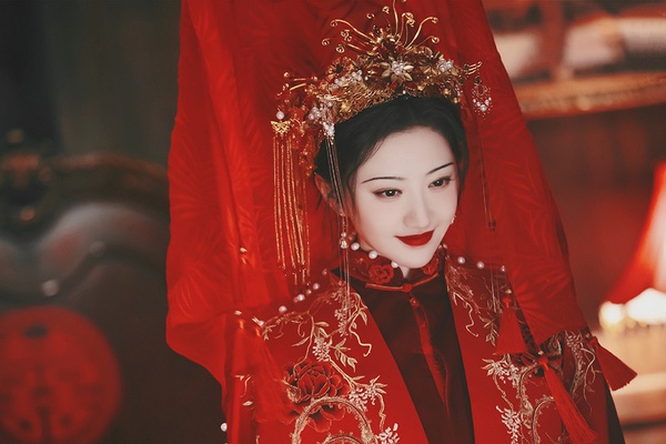 2021古裝劇10位紅衣美人！迪麗熱巴《長歌行》紅披風霸氣，龔俊《山河令》紅衣比女人美
