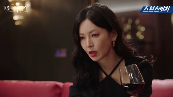 《上流戰爭2》金素妍是音癡？主演反差萌趣事，嚴基俊裸睡嚇壞室友，他竟是IQ140的天才