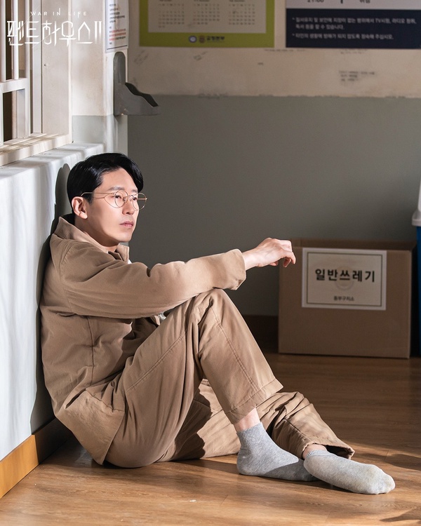 《上流戰爭》第3季劇情預測!朱丹泰報紙藏重要訊息?囚服數字有玄機,暗示各角色下場