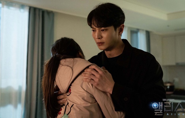 大咖救不起的劇本！Netflix《薛西弗斯的神話》收視剩一半，《阿宮》看點剩玄彬，這部從甜劇變八點檔