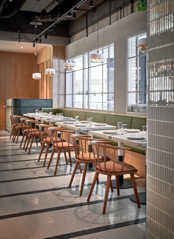 橘色餐飲品牌打造最新網美餐廳「M One Cafe 」