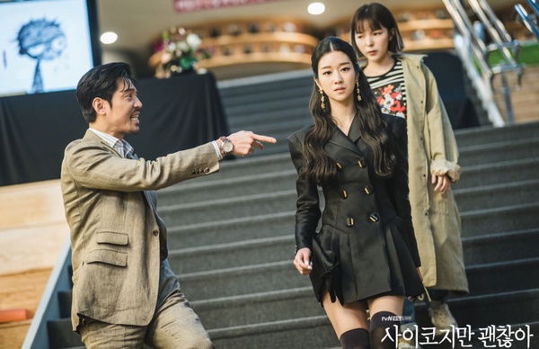 徐睿知5個「高文英行為」對比！開車不要命&amp;女王發言，導演初見徐睿知：高文英就是她！