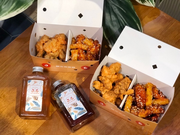 一口炸雞一口年糕！繼光香香雞「台韓雙雞分享餐」，炸雞＋辣炒年糕超配！加爆餡芝麻球