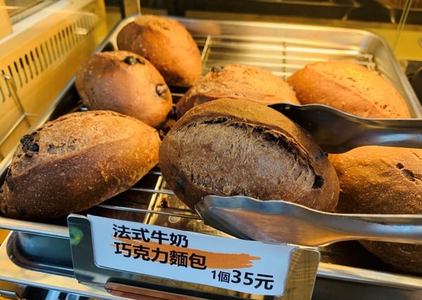 現烤點心現身全家！全家x野上麵包推巧克力麵包、肉桂捲，還有日超商炸物、烤物激推！