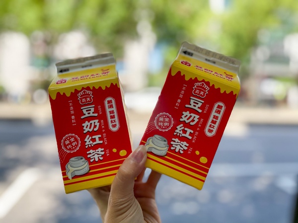 全家可以喝到古早味豆奶紅茶！全家便利商店開賣義美豆奶紅茶，期間限定還有2件7折優惠