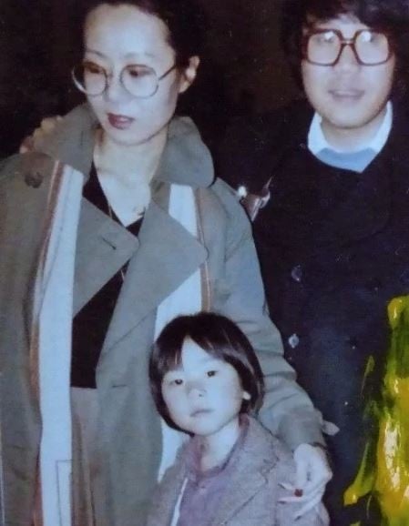 奧斯卡/尹汝貞人生比電影精彩！北韓出生、渣夫「想帶小三回家」，《夢想之地》尹汝貞用獎杯華麗打臉