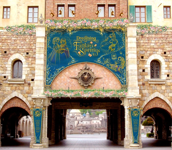 東京迪士尼海洋新打造的園區「Fantasy Springs」即將登場！（右滑看更多圖片>>）