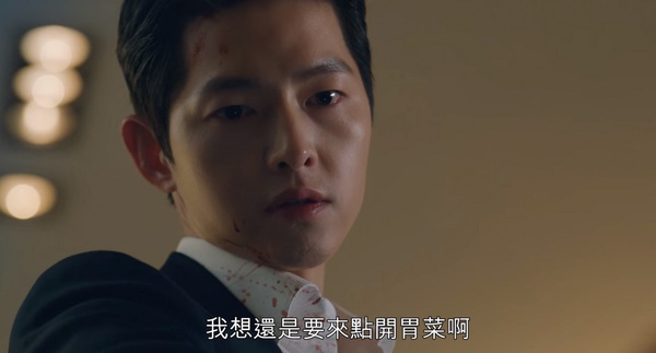 Netflix《黑道律師文森佐》車瑛危險了?阿佐開槍打爆他左耳,預告手握「沾血項鍊」,張漢碩逃獄復仇?