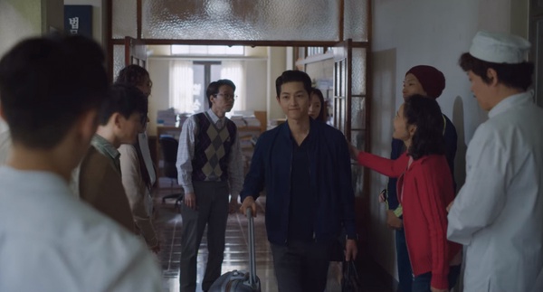 Netflix《黑道律師文森佐》車瑛危險了?阿佐開槍打爆他左耳,預告手握「沾血項鍊」,張漢碩逃獄復仇?