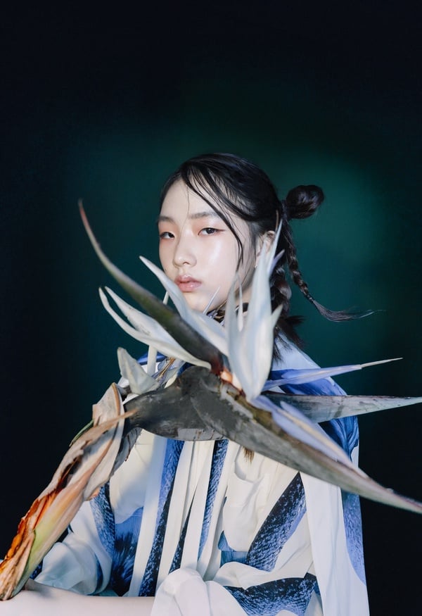 【大美人五月封面】專訪Elly許曦文，「高級厭世顏的背後，是讓人姨母笑的反差萌」