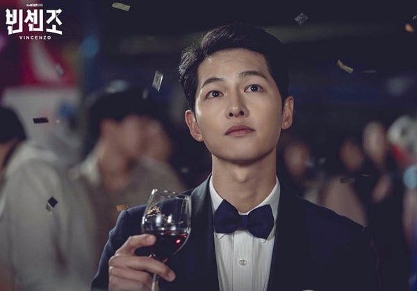 《Law School》金汎齊瀏海+圓臉太乖巧！2021韓星瀏海／背頭對比，這位看起來一樣壞！