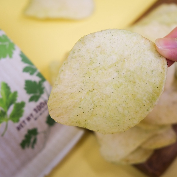 2021必吃零食日本超狂「香菜洋芋片」回歸！香濃香菜口味洋芋片一吃上癮，香菜控別錯過