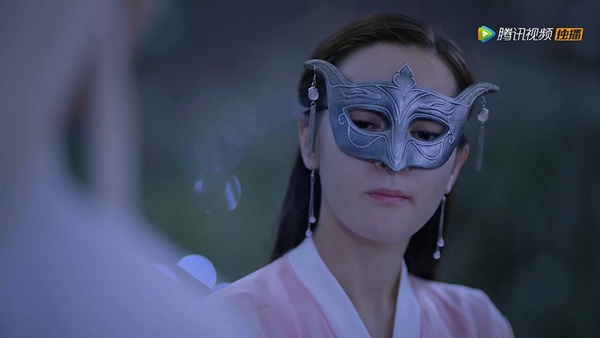 迪麗熱巴「毀顏值」的奇葩古裝造型1：《三生三世枕上書》不合臉的面具