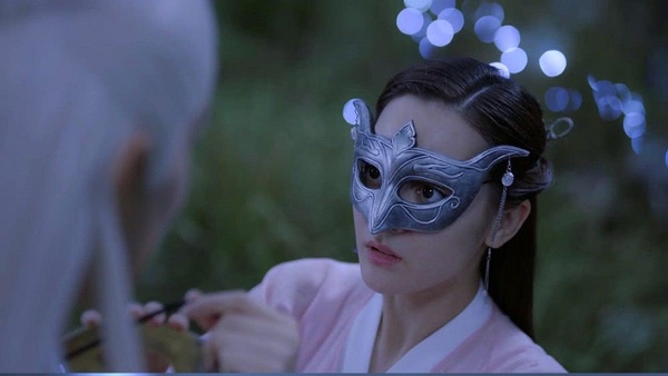 迪麗熱巴「毀顏值」的奇葩古裝造型1：《三生三世枕上書》不合臉的面具