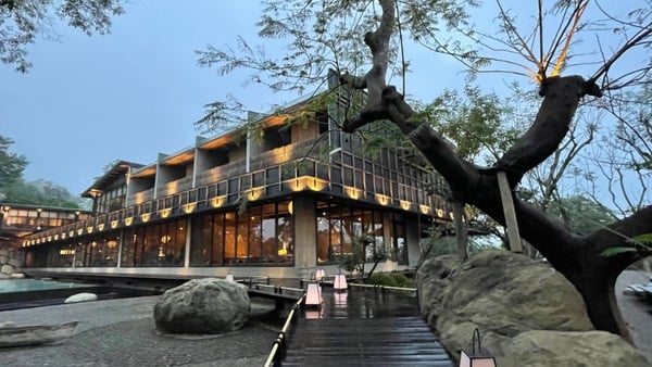 隱身竹林的禪風秘境！台中日式料亭「飛花落院」正式開幕，一探最美日落、無菜單美食