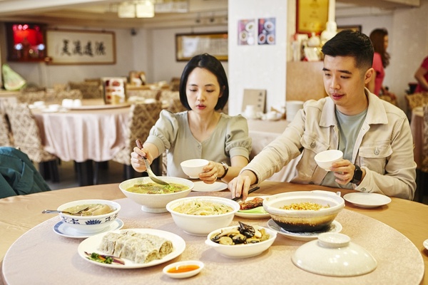 中式功夫菜推薦Top 5！紹興醉雞、京式片鴨太犯規，母親節聚餐也不怕踩雷
