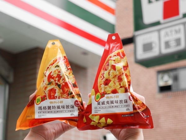 7-11披薩回歸!兩種口味「手擀餅皮+牽絲起司」,只要微波就能方便享受披薩