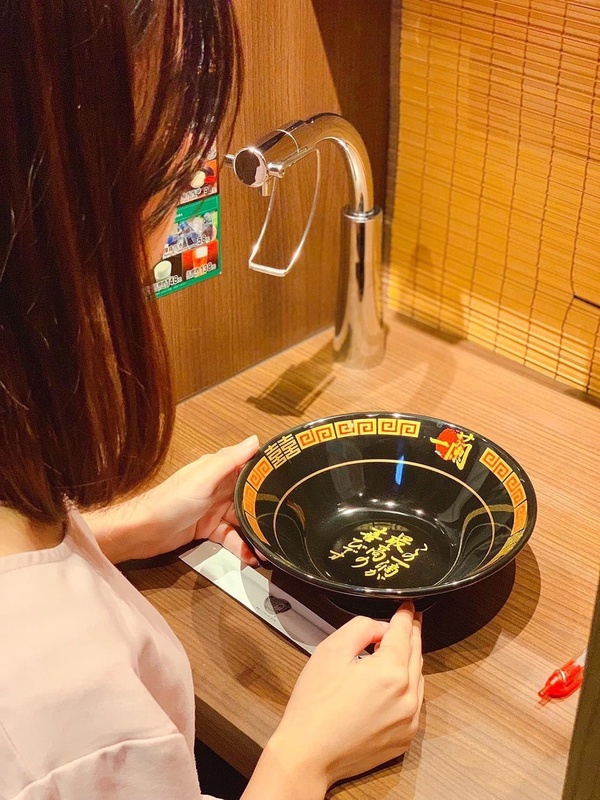 台灣一蘭拉麵也有「那個」了！是一蘭總本店煎餃？沒有豬的無豚拉麵？一蘭拉麵新品預測