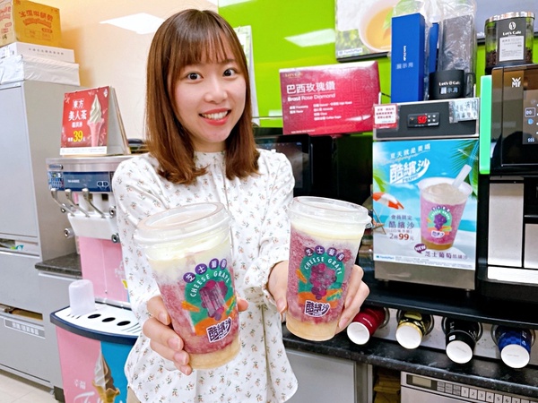 全家推出「芝士葡萄酷繽沙」新口味，少女系漸層幻紫，加碼「抹茶系列」任選13杯520元