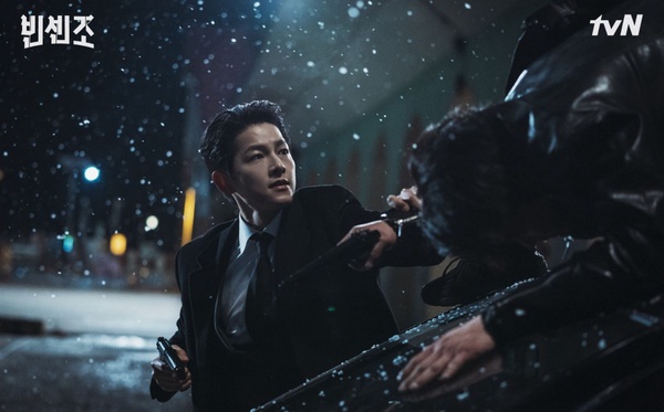 《文森佐》網敲碗第2季劇情！英薩吉去哪了?想看阿佐變黑手黨前傳、車瑛迫降小島找阿佐