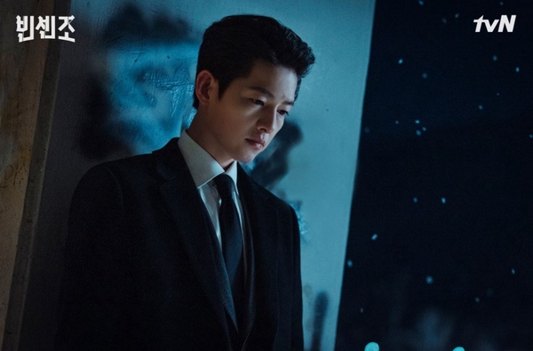 《文森佐》網敲碗第2季劇情！英薩吉去哪了?想看阿佐變黑手黨前傳、車瑛迫降小島找阿佐