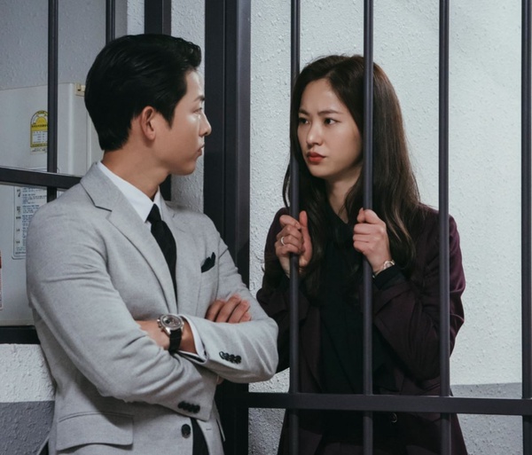 《黑道律師文森佐》網敲碗第2季劇情！英薩吉去哪了?想看阿佐變黑手黨前傳、車瑛迫降小島找阿佐