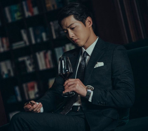 《黑道律師文森佐》原本阿佐更過火?6個劇本沒寫劇情,阿佐為母痛哭是即興,宋仲基:我忍不了淚