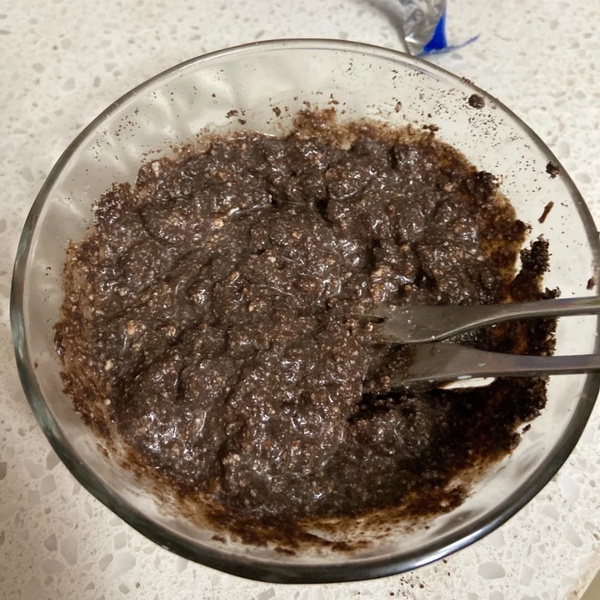 「OREO布朗尼」懶人食譜登場！「壓一壓、攪一攪」免烤箱輕鬆完成，爆漿熔岩口感超銷魂