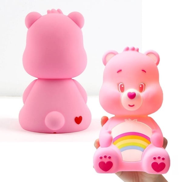 「CareBears拍拍夜燈」夢幻登場！輕輕一拍散發粉紅光芒、柔軟觸感超療癒～
