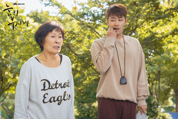 《我是遺物整理師》李帝勳演技網哭爆！Netflix暖心催淚韓劇推薦，《如蝶翩翩》餘韻超強，最後2部看完沒人不哭