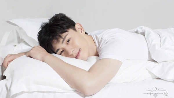 穿白T太帥男星2：鄧倫