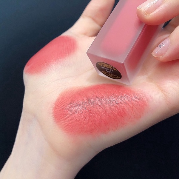BLACKPINK ROSÉ 同款唇膏:YSL 時尚印記雪絨唇釉 #204粉雪暗號