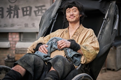 韓國「忠武路四小生」！劉亞仁、宋仲基、金秀賢都大紅，他搭孫藝珍走紅，近年卻輸李帝勳？