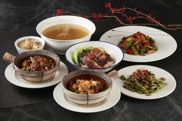 9家飯店防疫外帶外送優惠！頤宮招牌烤鴨、晶華鱈場蟹壽喜燒，米其林星級美食在家吃