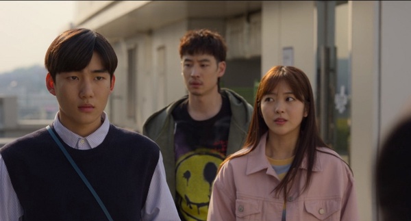 《我是遺物整理師》這重要細節Netflix原本沒翻譯！6大彩蛋解析，可魯送徽章涵義超爆淚