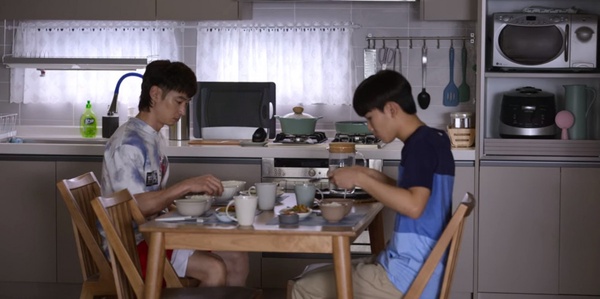 《我是遺物整理師》這重要細節Netflix原本沒翻譯！6大彩蛋解析，可魯送徽章涵義超爆淚