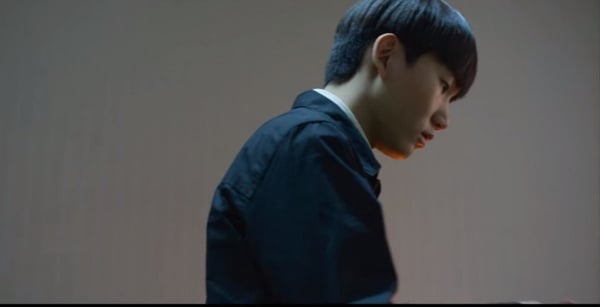 《我是遺物整理師》這重要細節Netflix原本沒翻譯！6大彩蛋解析，可魯送徽章涵義超爆淚