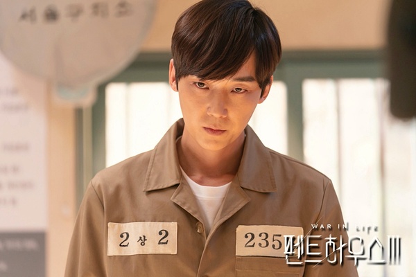 這些韓星都穿過囚服!《上流戰爭3》尹鐘焄、玄彬穿囚服也帥氣,這位更是最帥死刑犯
