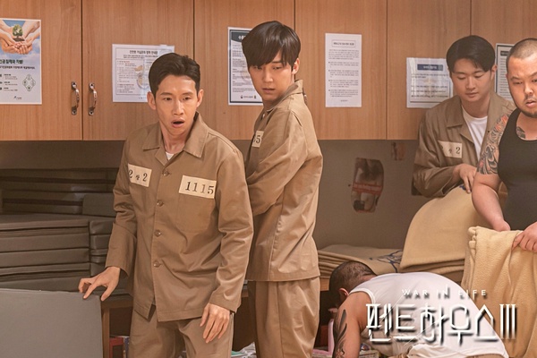 這些韓星都穿過囚服!《上流戰爭3》尹鐘焄、玄彬穿囚服也帥氣,這位更是最帥死刑犯