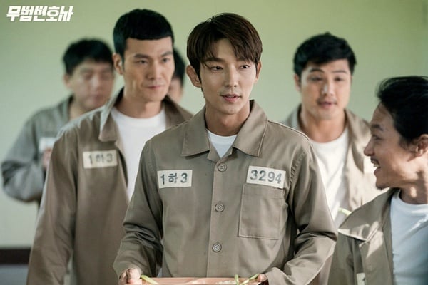這些韓星都穿過囚服!《上流戰爭3》尹鐘焄、玄彬穿囚服也帥氣,這位更是最帥死刑犯