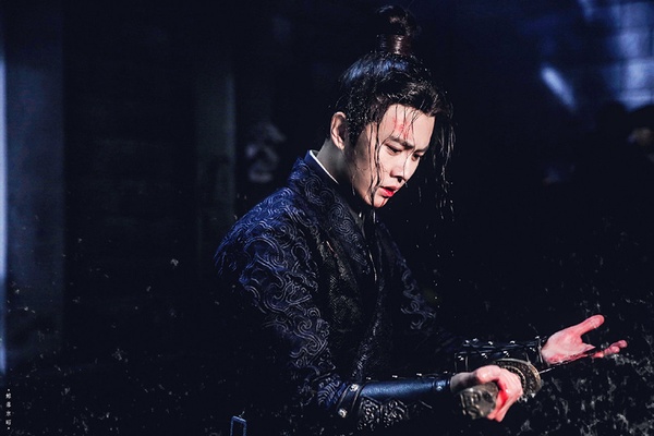 10位古裝美男「戰損妝」！肖戰《陳情令》滿臉瘀青一樣帥，成毅《琉璃》吐血是家常便飯